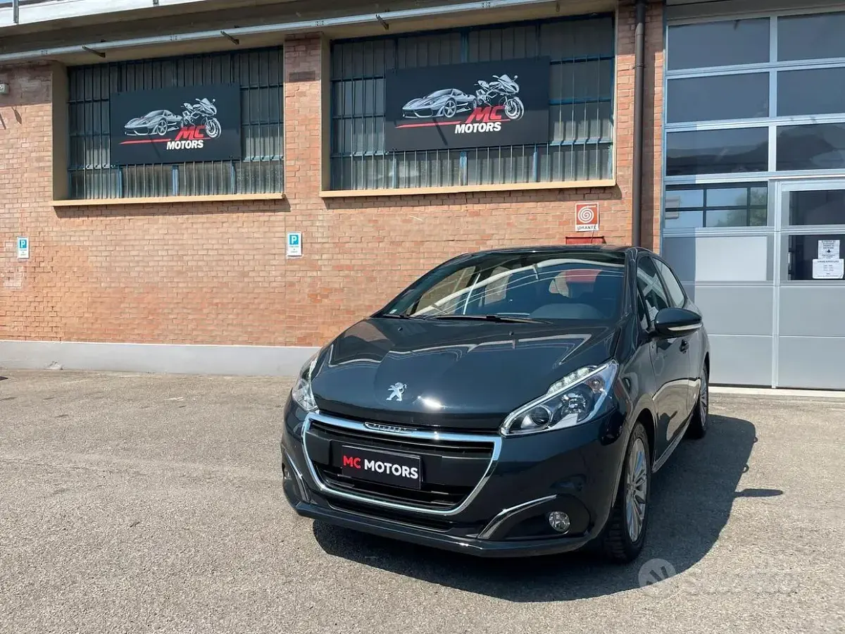 Usata Peugeot 208 Allure 102 CV (75 kW) 2019 Full grey Utilitaria