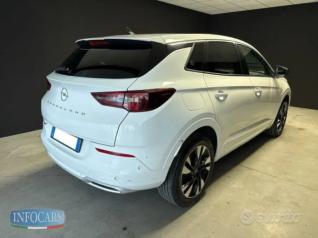 Usata Opel Grandland X Business Elegance 131 CV (96 kW) 2023 Bianco pastello SUV