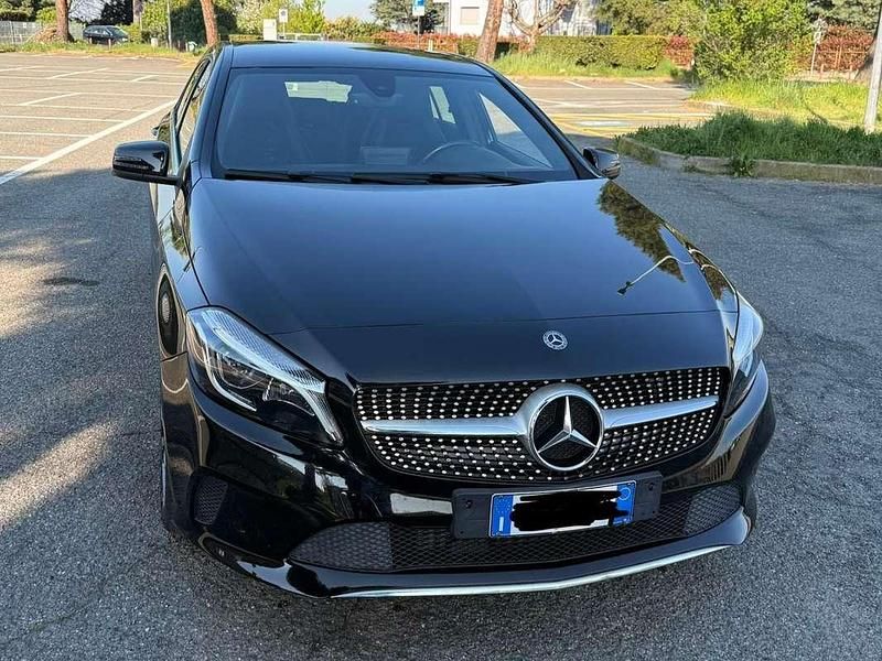 Usata Mercedes A180 109 CV (80 kW) 2017 Nero Berlina