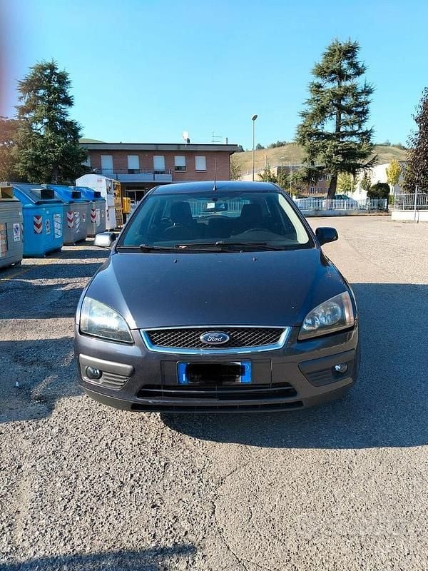 Usata Ford Focus 90 CV (66 kW) 2006 Grigio Station wagon