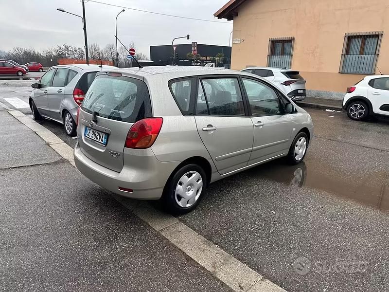 Usata Toyota Corolla 110 CV (80 kW) 2003 Grigio Berlina