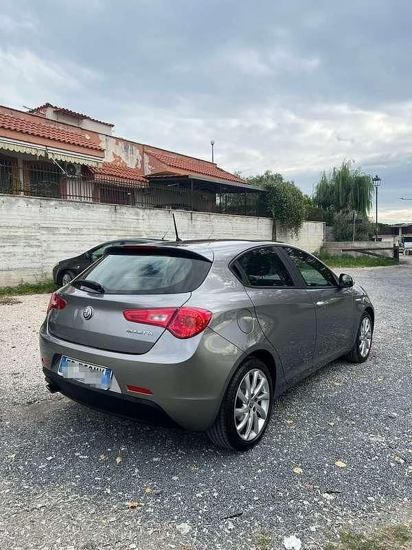 Usata Alfa Romeo Giulietta Super 120 CV (88 kW) 2018 Grigio Berlina