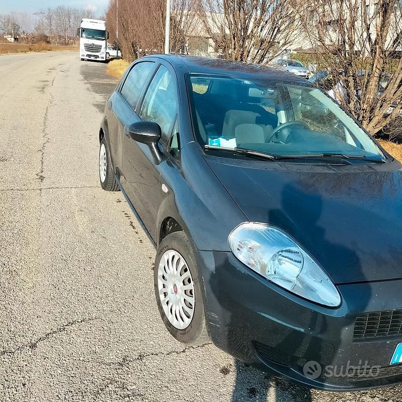 Usata Fiat Grande Punto 65 CV (47 kW) 2010 Nero Utilitaria
