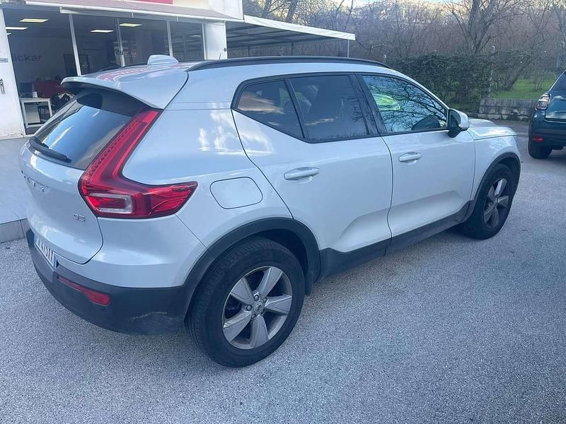 Usata Volvo XC40 Momentum 150 CV (110 kW) 2019 Bianco SUV