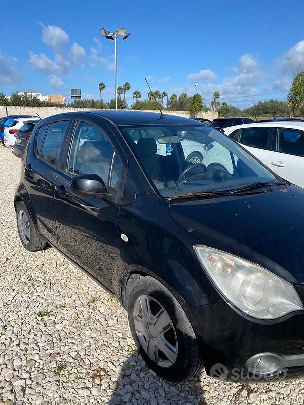 Usata Opel Agila Enjoy 65 CV (47 kW) 2010 Viola Berlina
