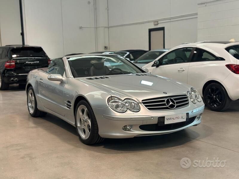 Usata Mercedes SL500 245 CV (180 kW) 2005 Grigio Cabrio