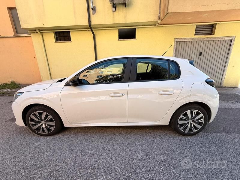 Usata Peugeot 208 100 CV (73 kW) 2023 Bianco Utilitaria