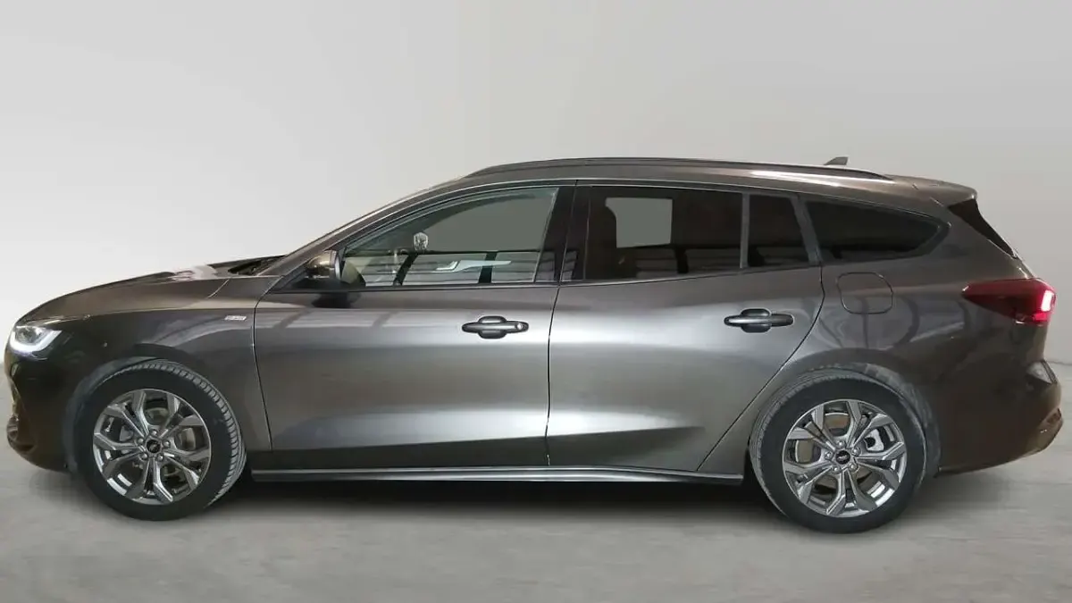 Begagnad Ford Focus ST-Line 125 HK (91 kW) 2022 Grå Kombi