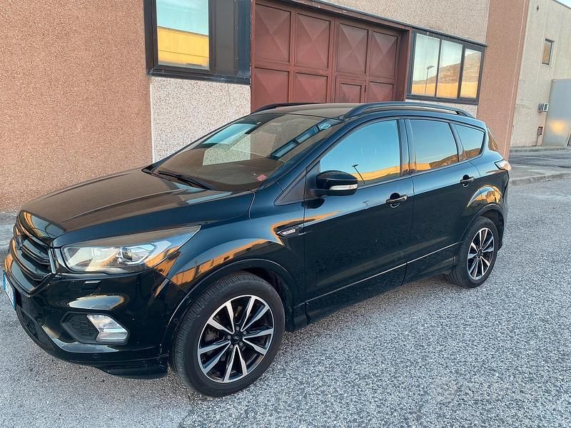 Usata Ford Kuga 163 CV (119 kW) 2018 Blu SUV