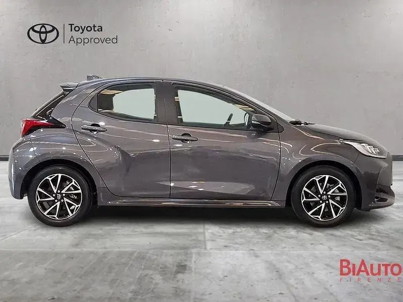 Usata Toyota Yaris Hybrid Trend 115 CV (84 kW) 2023 Grigio Berlina