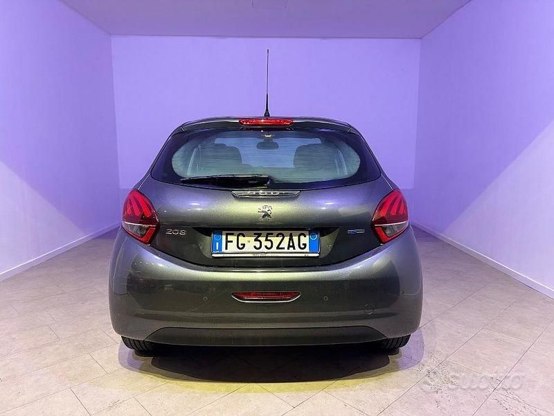 Usata Peugeot 208 Allure 82 CV (60 kW) 2016 Grigio Utilitaria