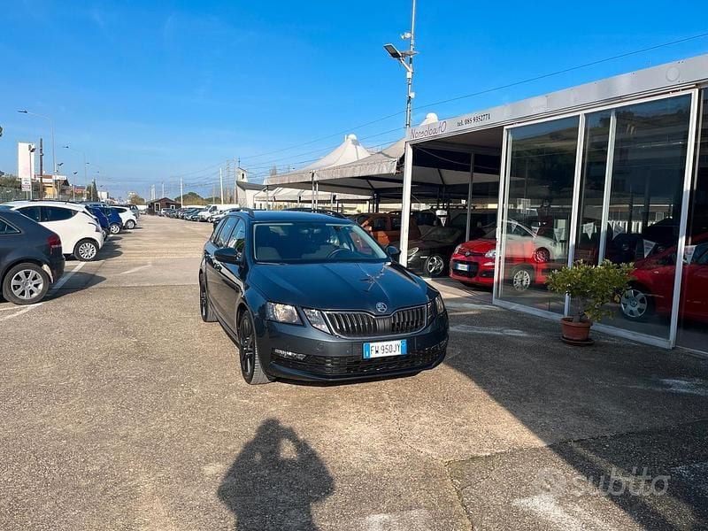 Grigio Usata 2019 Skoda Octavia Ambition Station wagon | 11.900 € (Ottimo prezzo) - Immagine 1/4