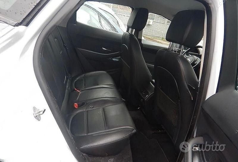 Begagnad Jaguar E-Pace 150 HK (110 kW) 2019 Vit SUV