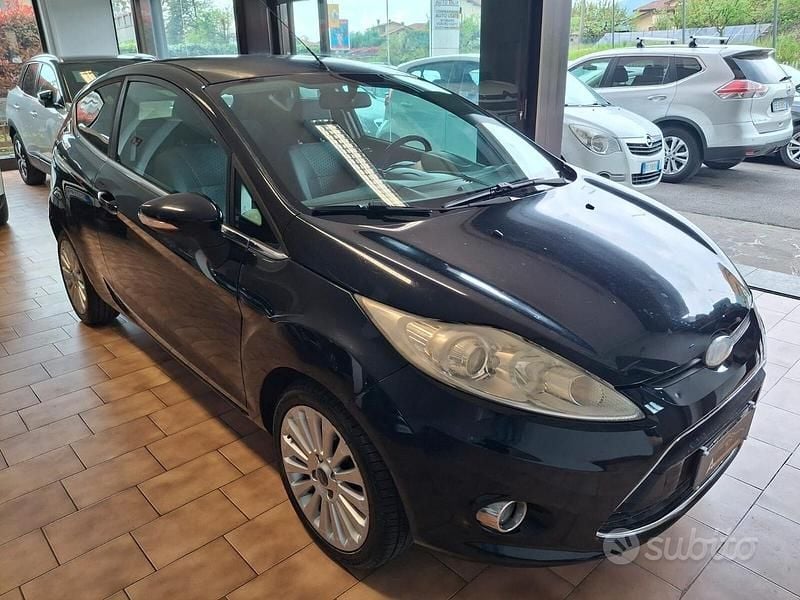 Usata Ford Fiesta 82 CV (60 kW) 2009 Nero Utilitaria