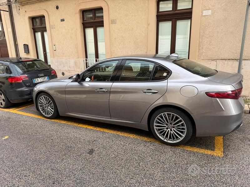 Usata Alfa Romeo Giulia Super 180 CV (132 kW) 2016 Grigio Berlina
