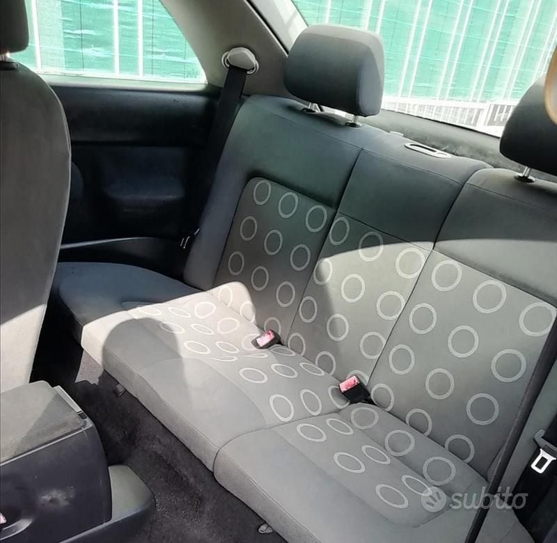 Usata VW New Beetle 105 CV (77 kW) 1999 Nero Utilitaria