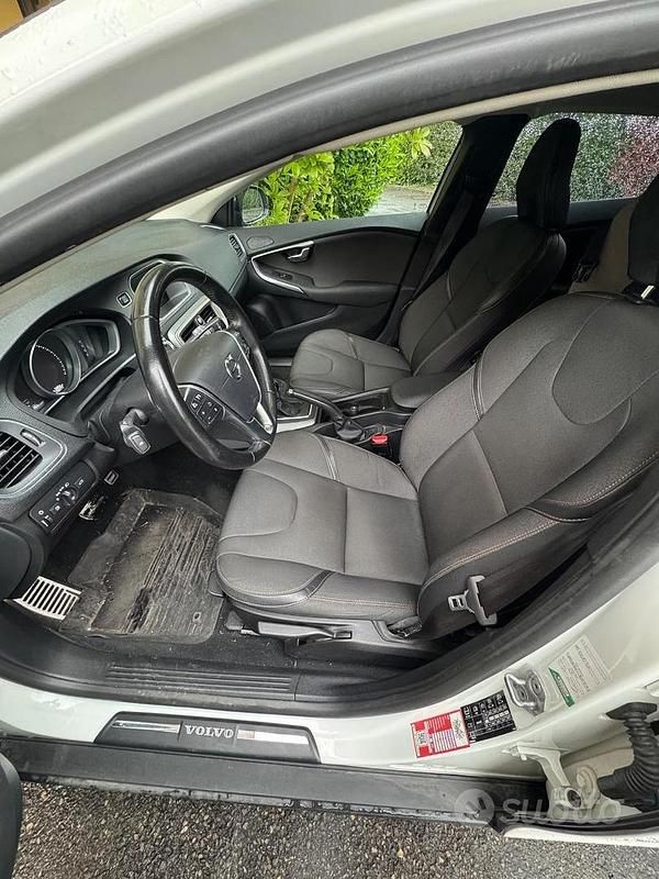 Usata Volvo V40 CC 120 CV (88 kW) 2019 Bianco Station wagon
