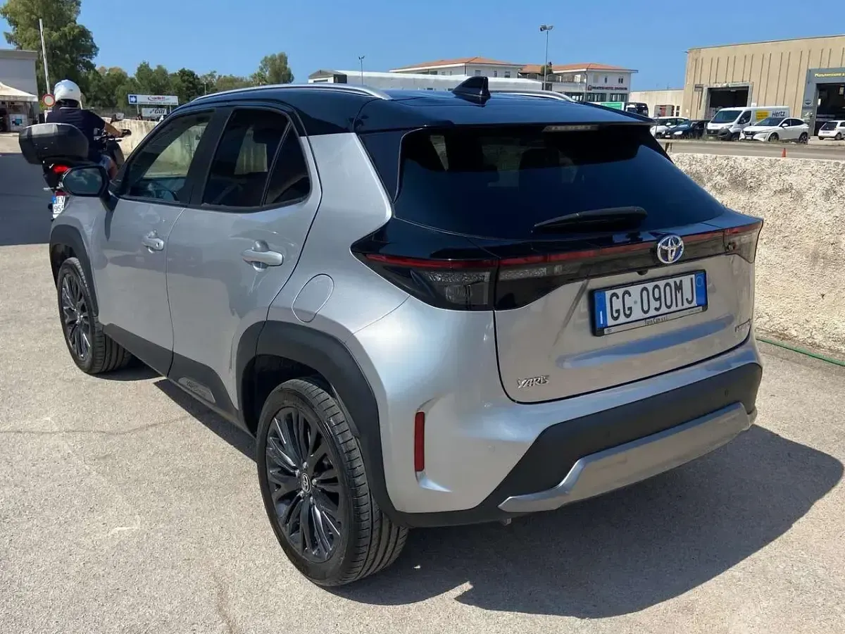 Usata Toyota Yaris Cross 92 CV (67 kW) 2021 Grigio SUV