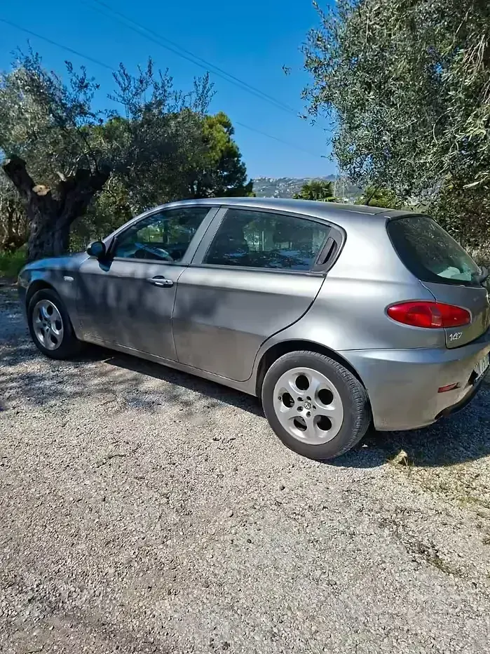 Begagnad Alfa Romeo 147 105 HK (77 kW) 2008 Grå Halvkombi