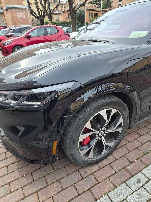 Usata Ford Mustang Mach-E 275 kW (375 CV) 2021 Nero SUV
