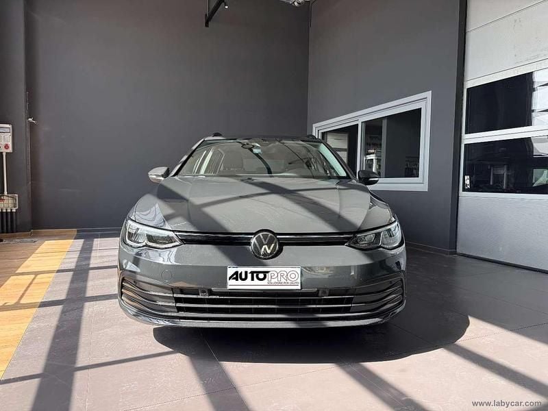 Usata VW Golf VIII Life 116 CV (85 kW) 2022 Grigio Station wagon