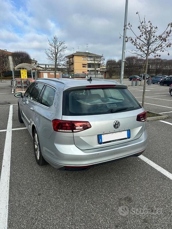 Usata VW Passat Business 120 CV (88 kW) 2020 Grigio Station wagon
