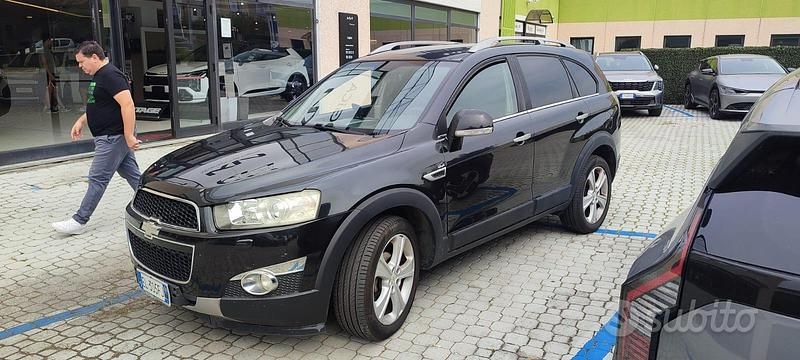 Nero Usata 2013 Chevrolet Captiva SUV | 4000 € - Immagine 1/4