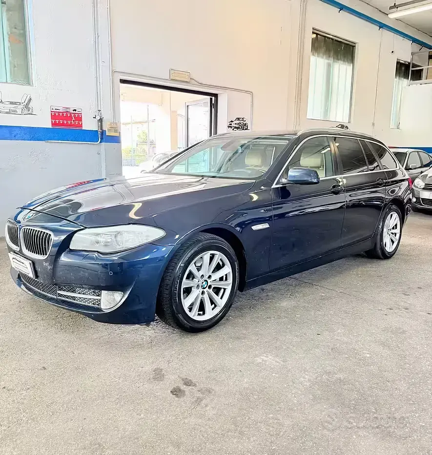 Usata BMW 520 Luxury Line 184 CV (135 kW) 2014 Blu Station wagon