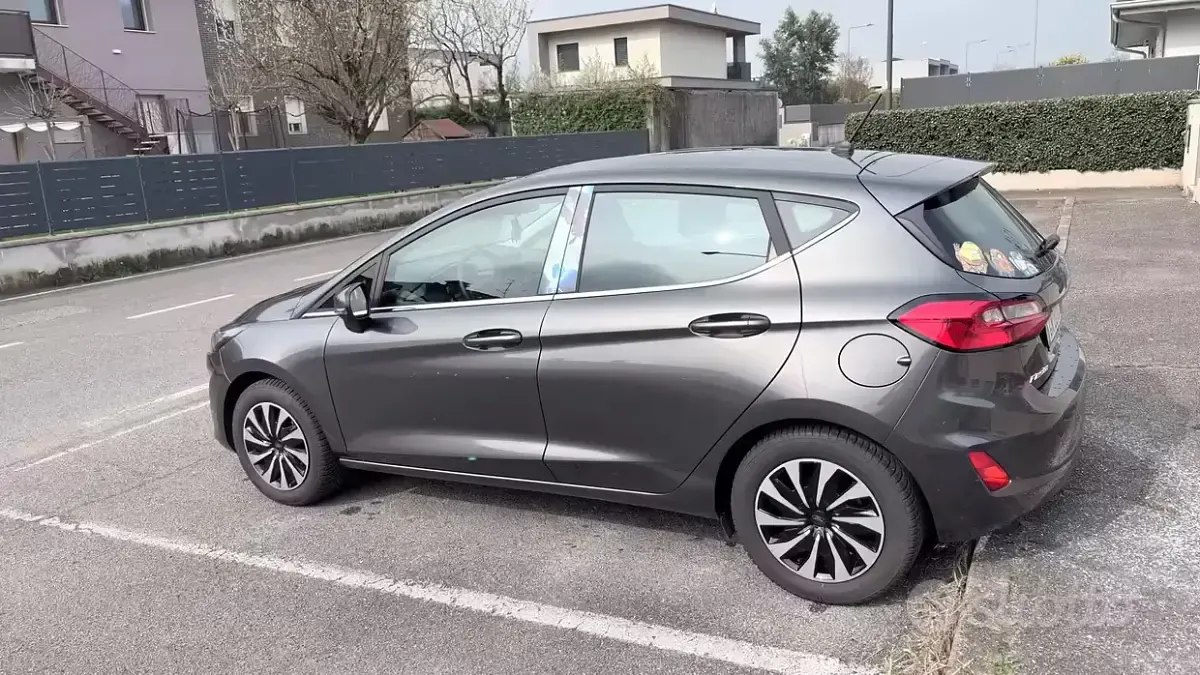 Usata Ford Fiesta 75 CV (55 kW) 2023 Grigio Utilitaria