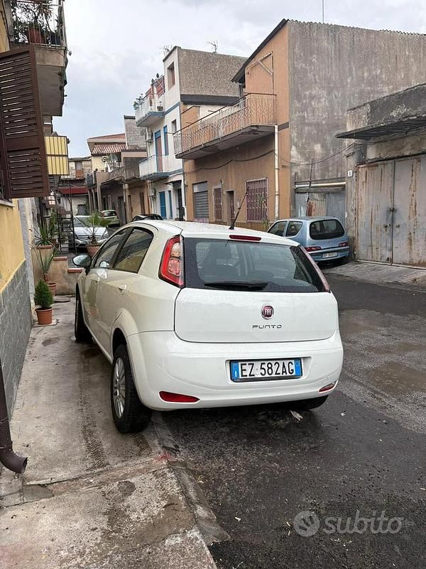 Bianco Usata 2015 Fiat Punto Evo Due volumi | 4000 € (Ottimo prezzo) - Immagine 1/4