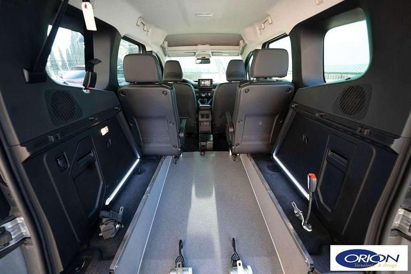 Nuova Ford Tourneo Connect 120 CV (88 kW) 2025 Grigio chiaro Monovolume