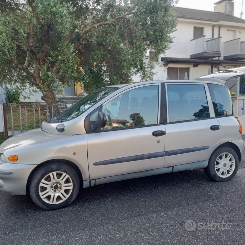 Usata Fiat Multipla 116 CV (85 kW) 2002 Grigio Monovolume