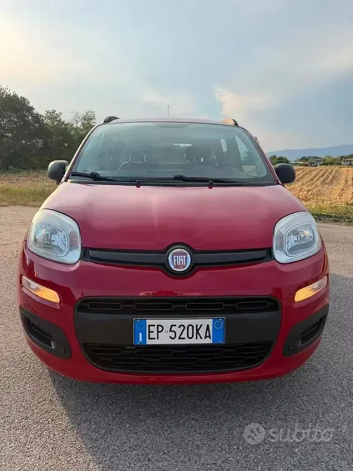 Usata Fiat Panda Lounge 85 CV (62 kW) 2013 Rosso Utilitaria