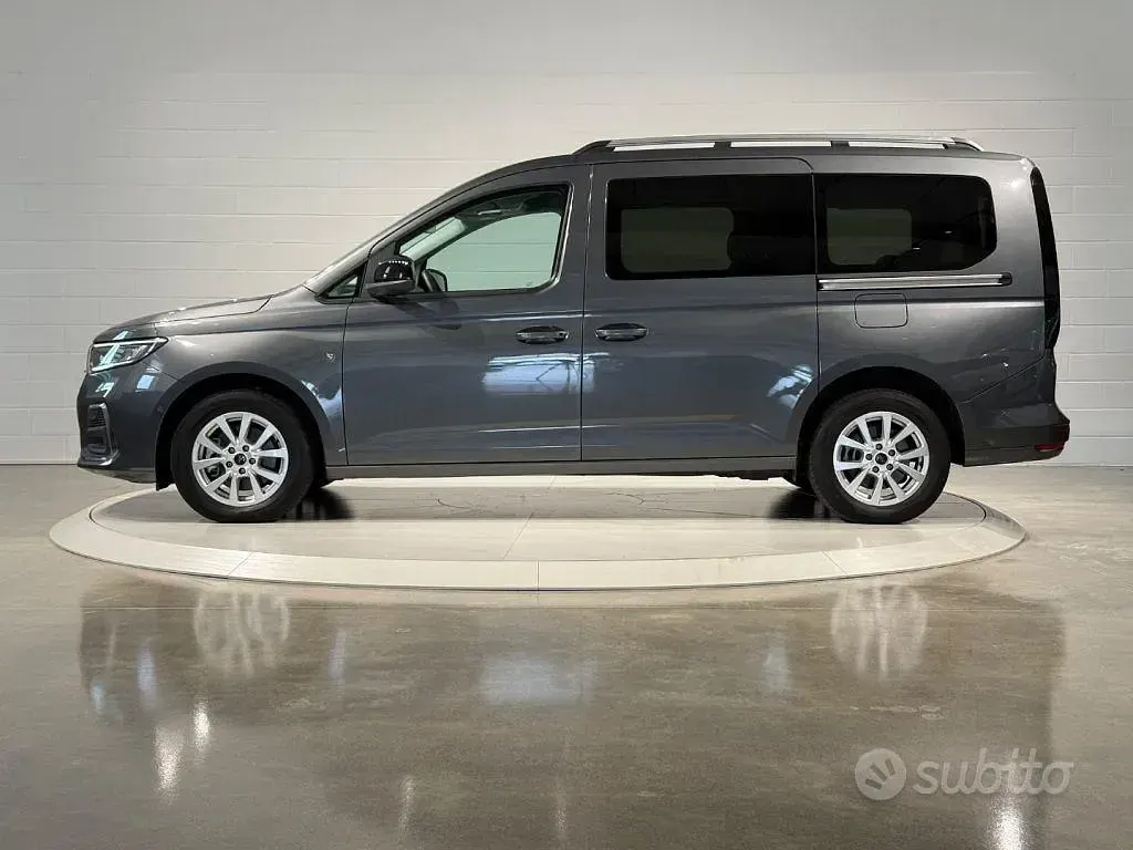 Usata Ford Tourneo Connect Titanium 114 CV (83 kW) 2023 Grigio Monovolume