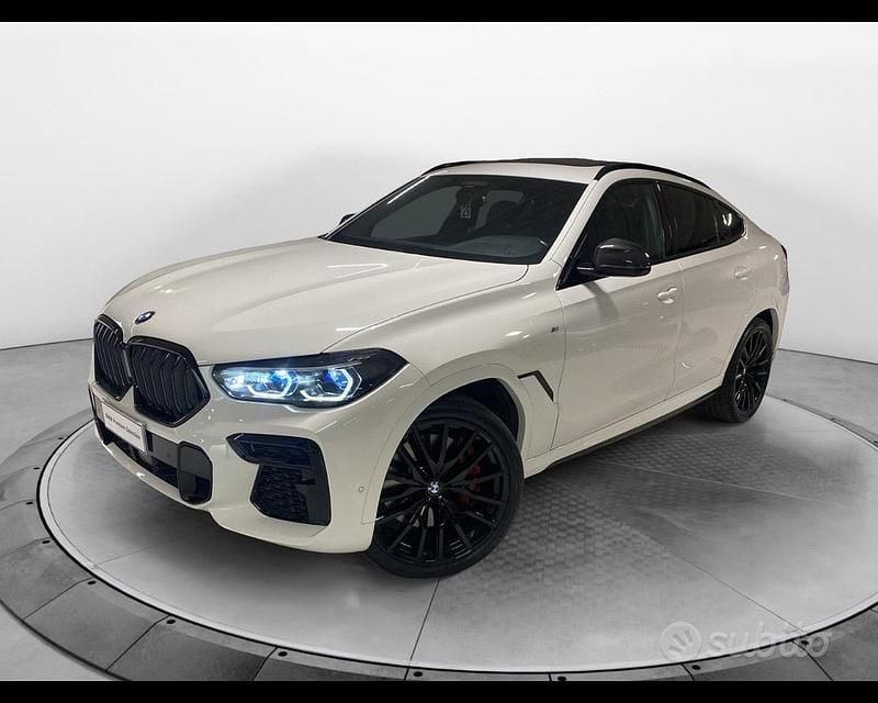 Usata BMW X6 M Sport 340 CV (250 kW) 2022 Alpinweiss iii pastello SUV