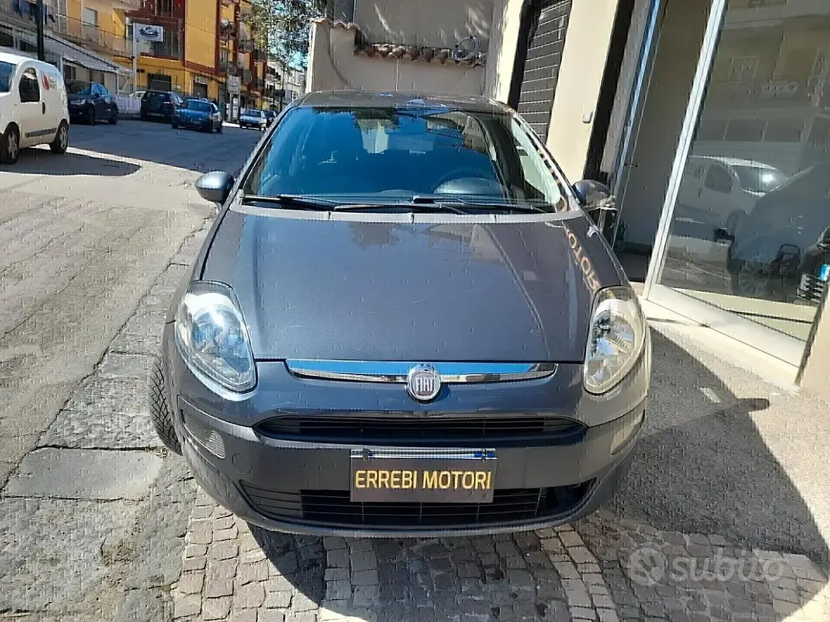 Usata Fiat Punto Dynamic 95 CV (69 kW) 2011 Grigio Utilitaria