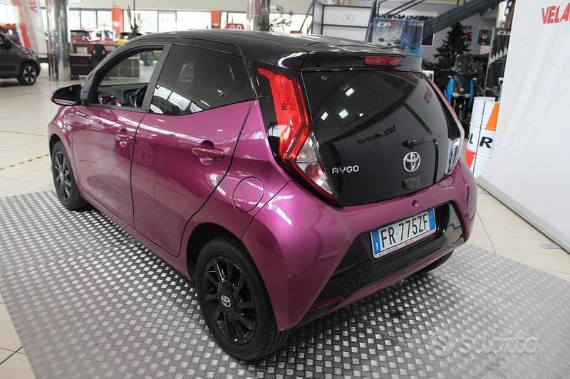 Usata Toyota Aygo Trend 72 CV (52 kW) 2018 Lilla Utilitaria