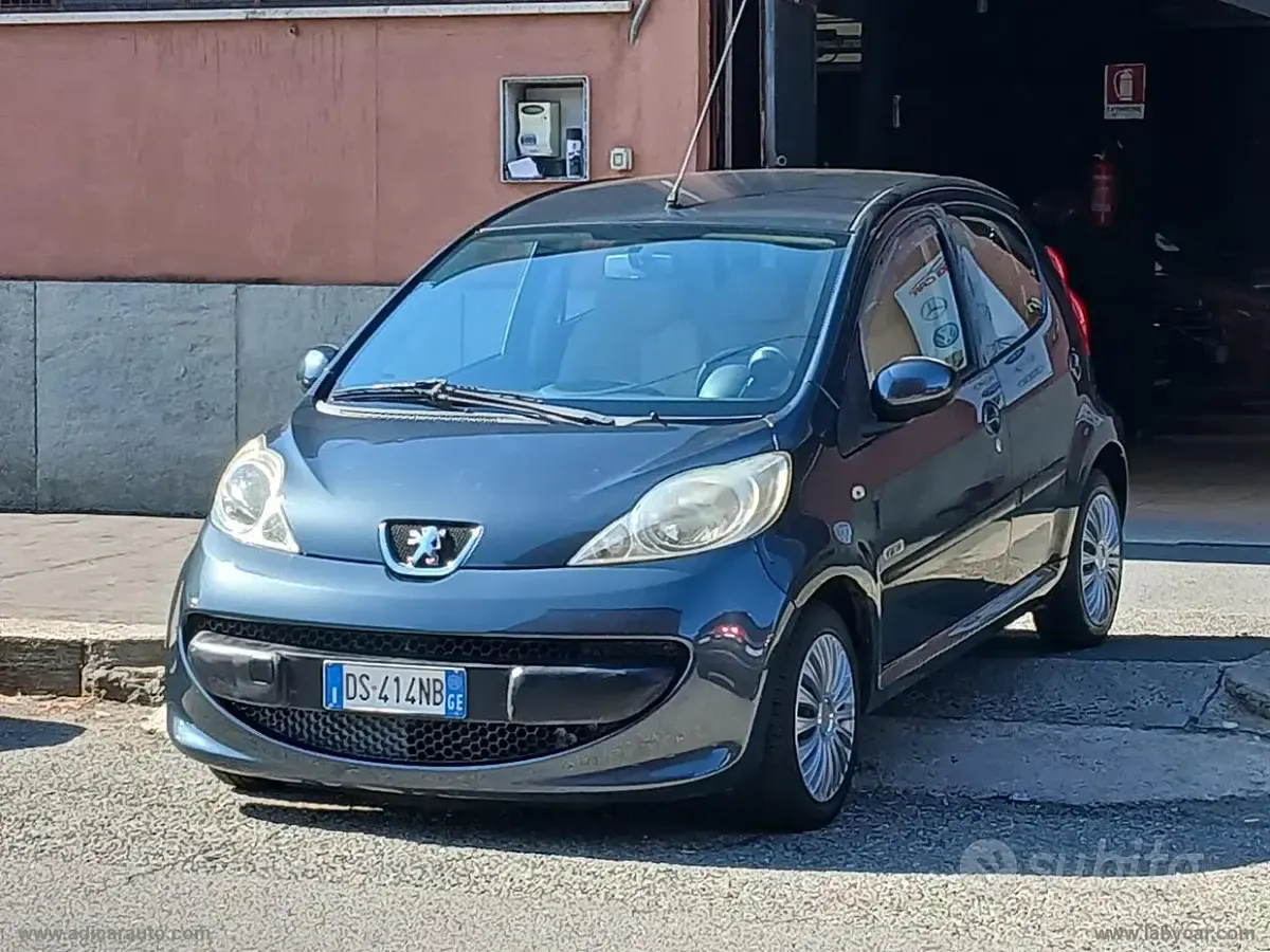 Usata Peugeot 107 68 CV (50 kW) 2008 Grigio Utilitaria