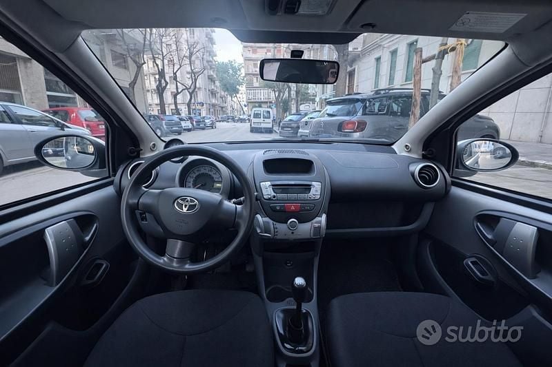 Usata Toyota Aygo 68 CV (50 kW) 2008 Grigio Utilitaria