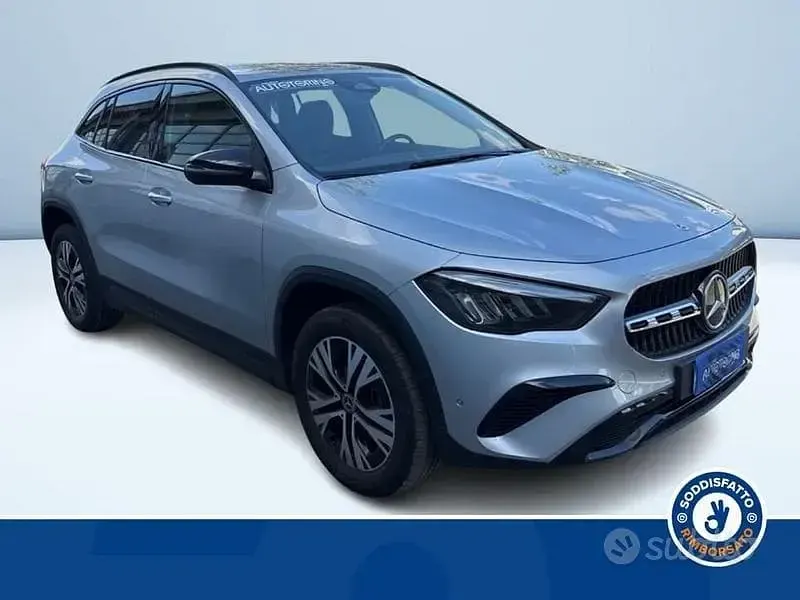 Käytetty Mercedes GLA180 Advanced 116 HP (85 kW) 2025 Harmaa Katumaasturi