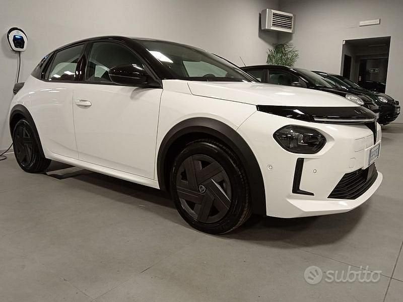Nuova Lancia Ypsilon 114 kW (156 CV) 2025 Bianco Utilitaria
