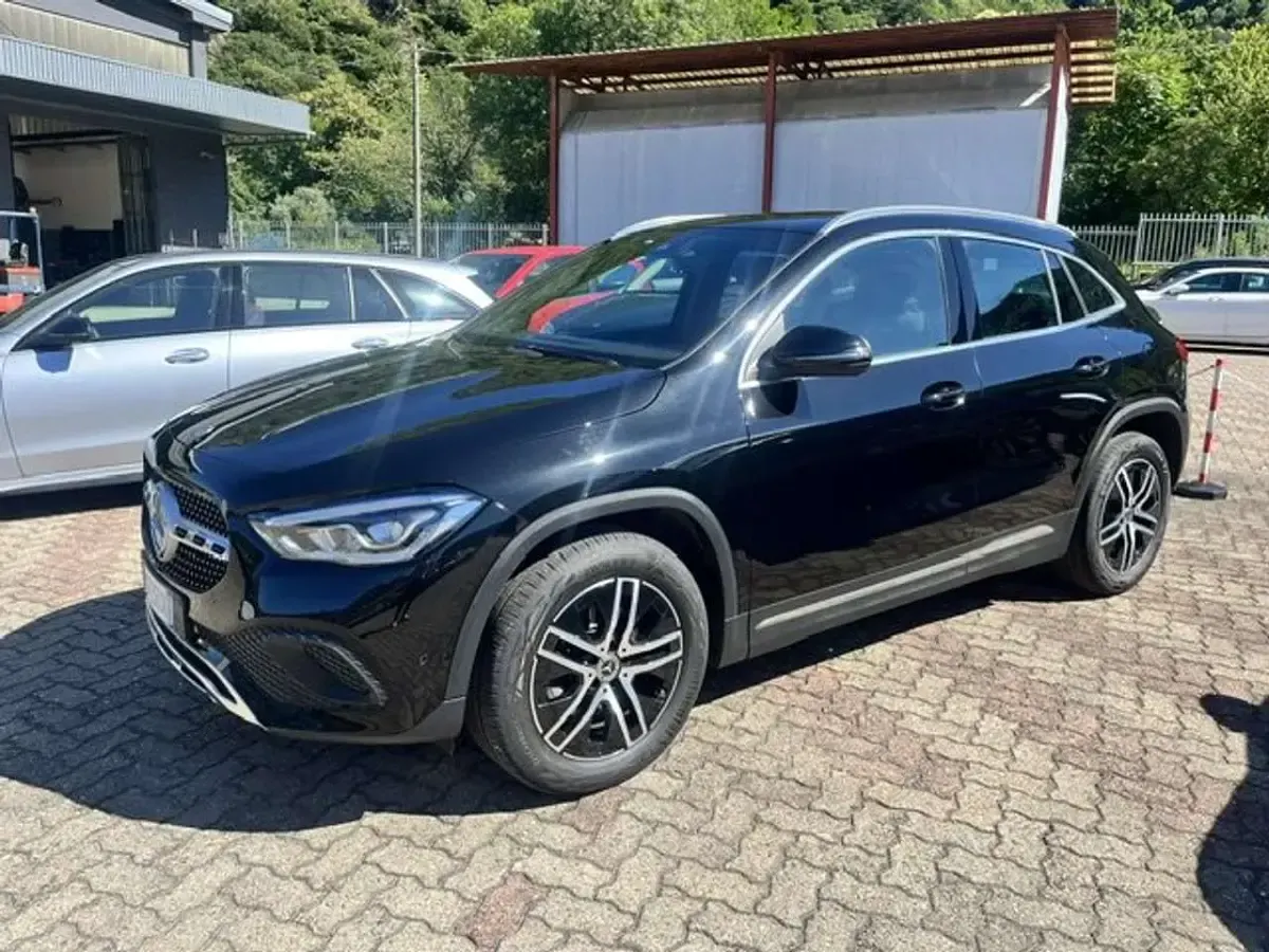 Usata Mercedes GLA200 150 CV (110 kW) 2022 Nero SUV