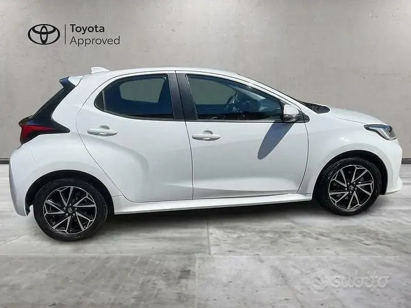 Usata Toyota Yaris Hybrid Trend 116 CV (85 kW) 2022 Bianco Berlina