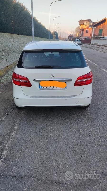 Bianco Usata 2012 Mercedes B180 Monovolume | 11.750 € - Immagine 1/4