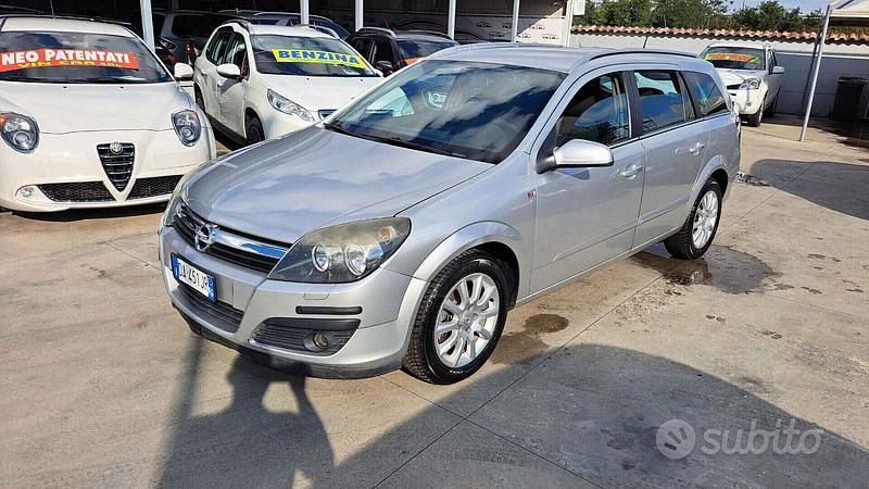 Usata Opel Astra Cosmo 105 CV (77 kW) 2006 Grigio Station wagon