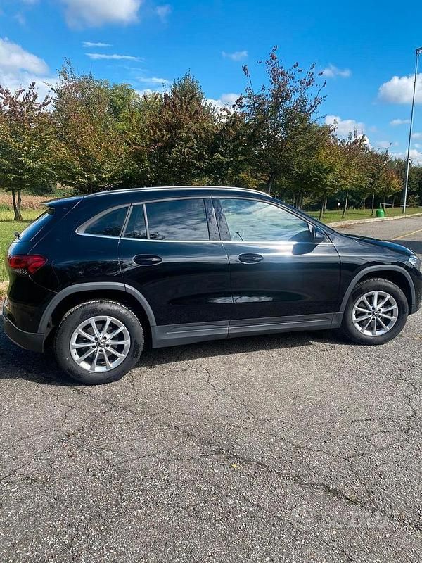 Usata Mercedes GLA180 122 CV (89 kW) 2022 Nero SUV