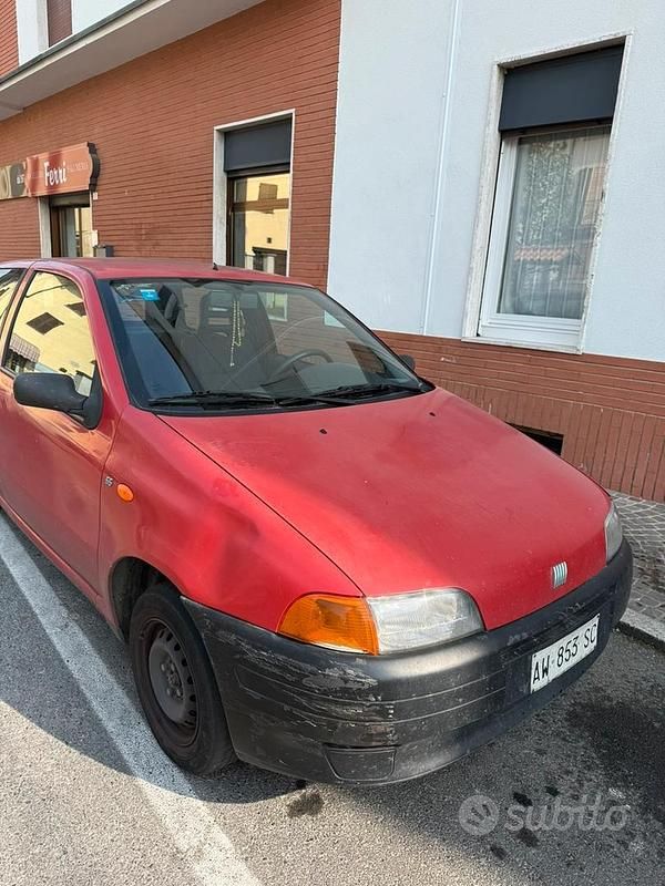 Usata Fiat Punto 54 CV (39 kW) 1998 Rosso Berlina