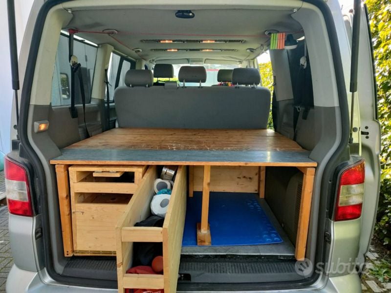 Usata VW Caravelle 2005 Grigio Monovolume