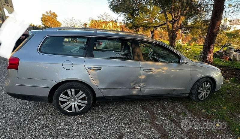 Begagnad VW Passat 2005 Grå Kombi