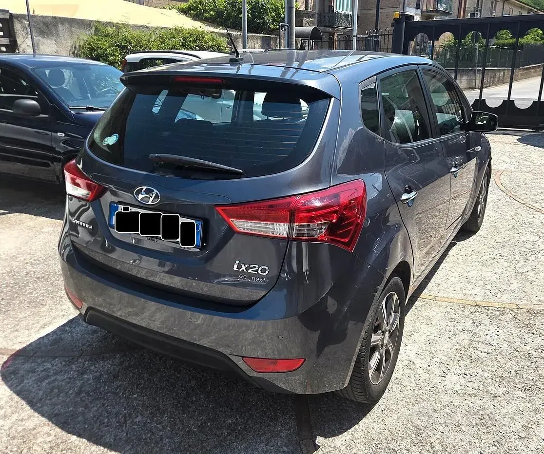 Usata Hyundai ix20 Comfort 88 CV (64 kW) 2017 Grigio Utilitaria